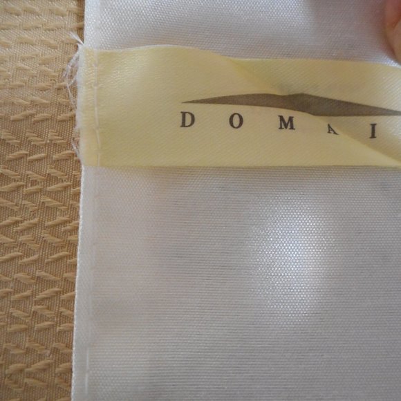 NWT DOMAIN Holiday Christmas Table Runner Tree - Picture 8 of 10